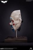 画像2: Queen Studios 1/1 『ダークナイト』 ジョーカー クラシック クラウン マスク  台座付き The Dark Night Trilogy Joker Classic Clown Mask *予約