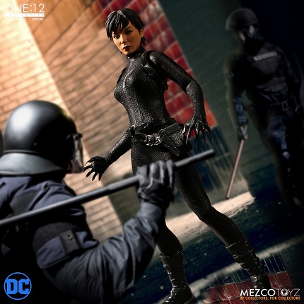 Mezco 1/12 キャットウーマン 6 インチ アクションフィギュア *予約